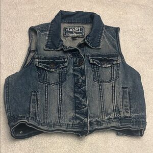 rue 21 sleeveless vest